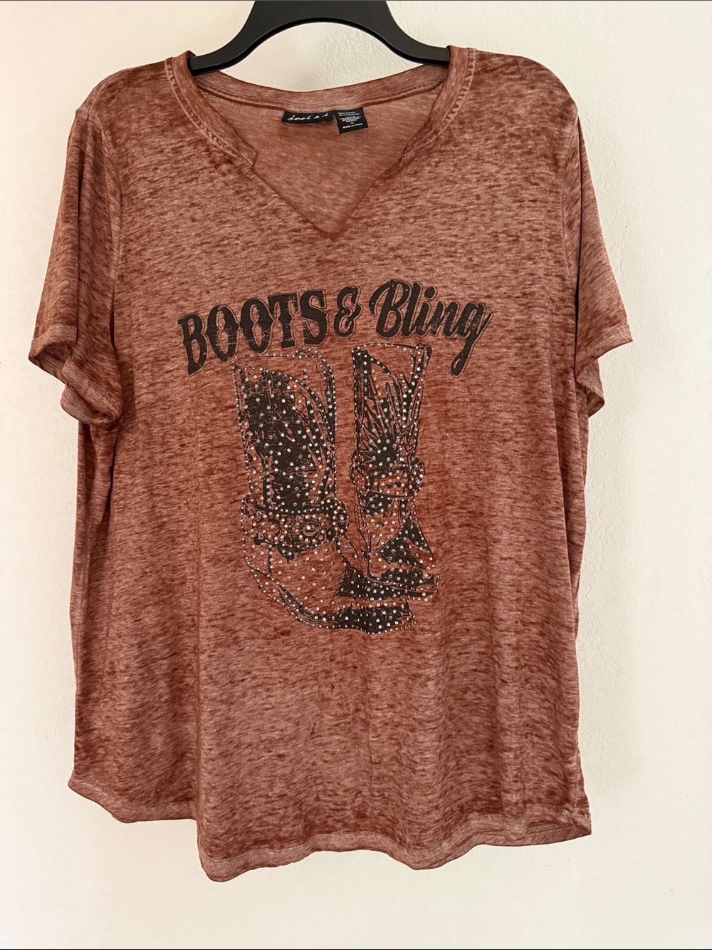 Like New - Boots & Bling Short Sleeve V-Neck Tee - Rust